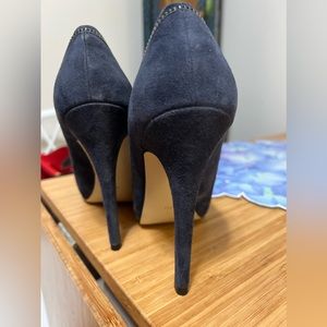 These pumps are so amazing on and they really make an outfit
